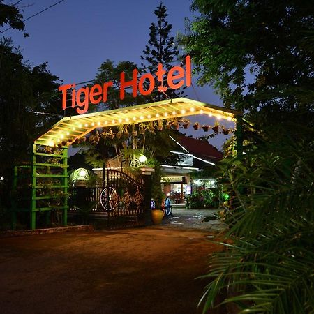 Tiger Hotel And Golden Lion Restaurant Pyin Oo Lwin Exterior photo