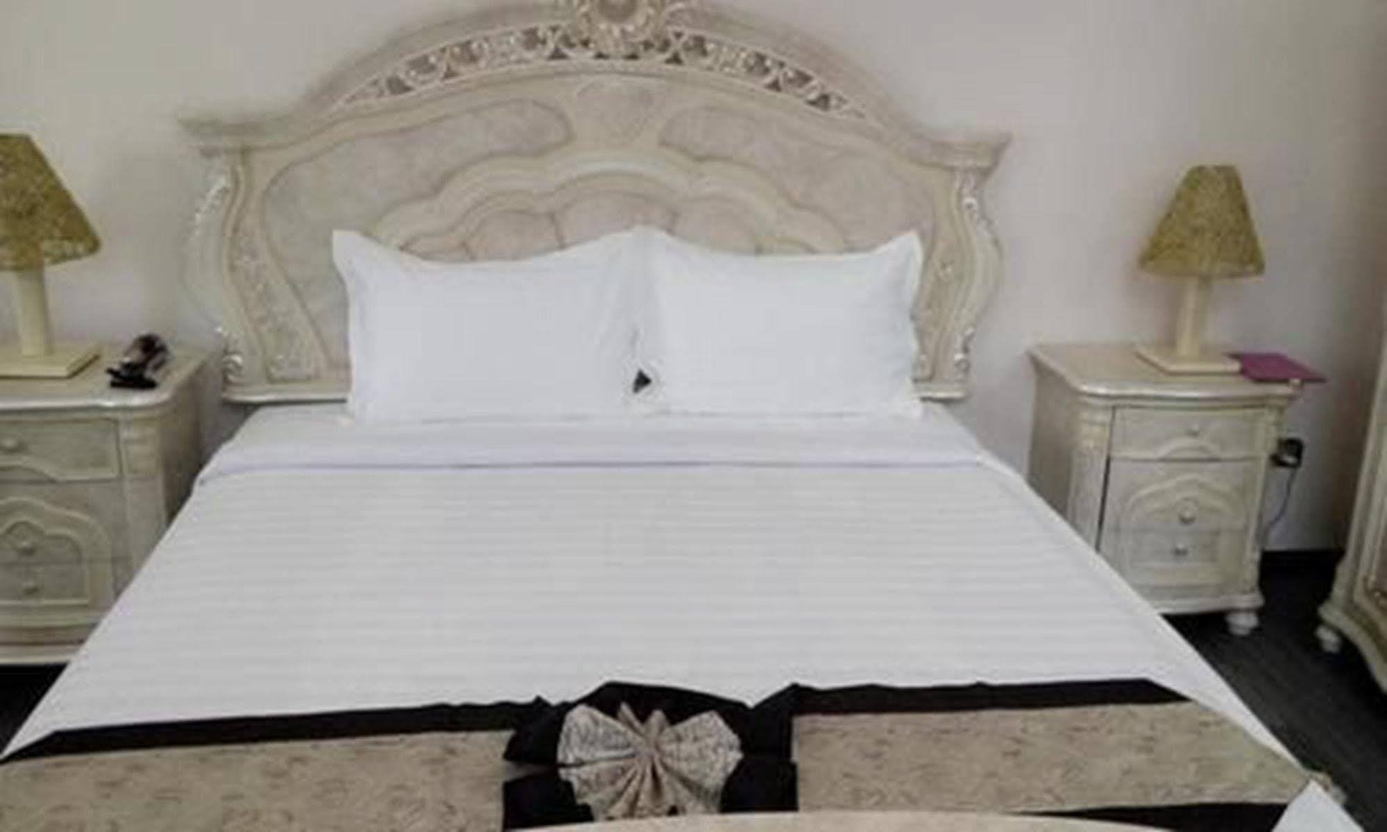 Tiger Hotel And Golden Lion Restaurant Pyin Oo Lwin Exterior photo