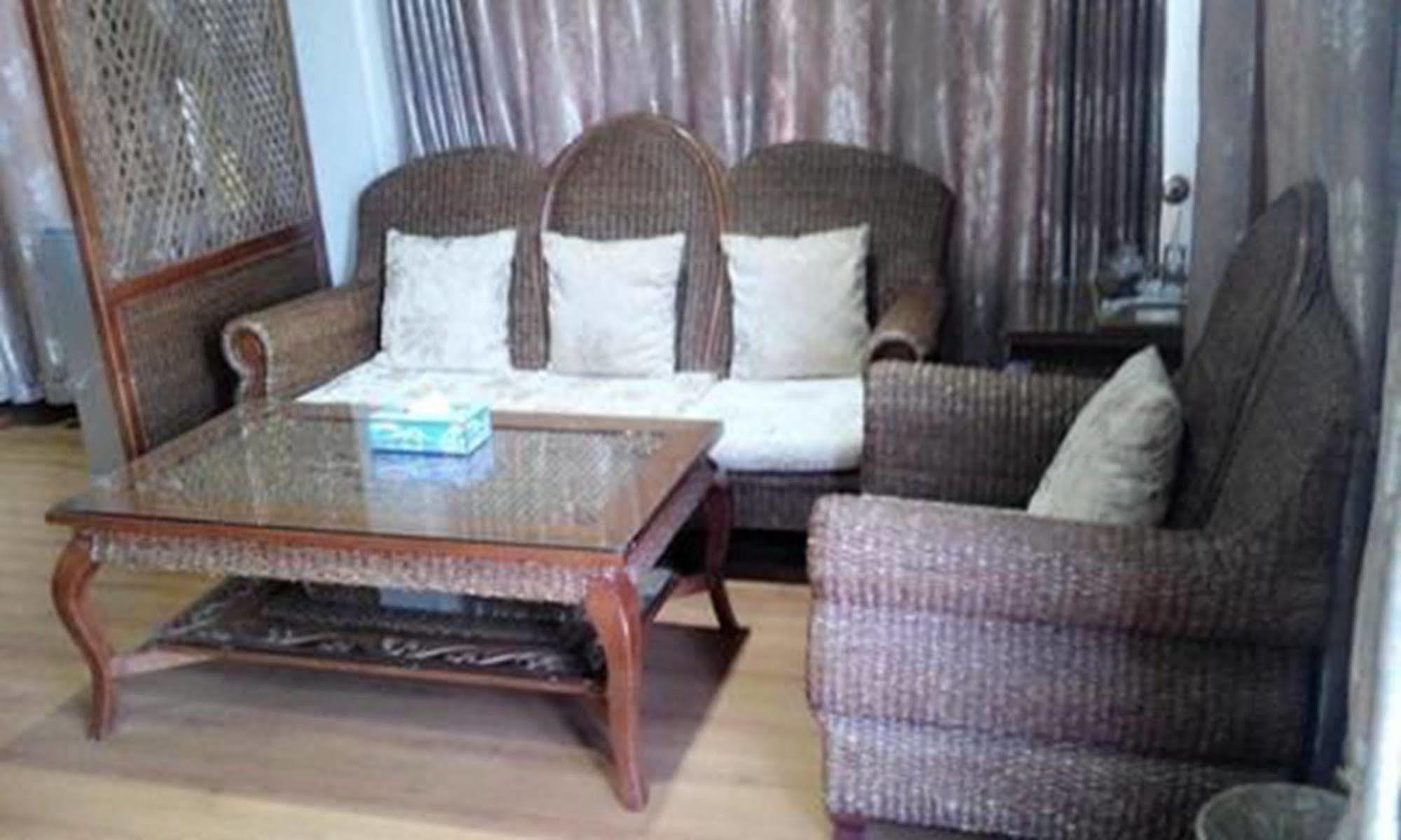 Tiger Hotel And Golden Lion Restaurant Pyin Oo Lwin Exterior photo