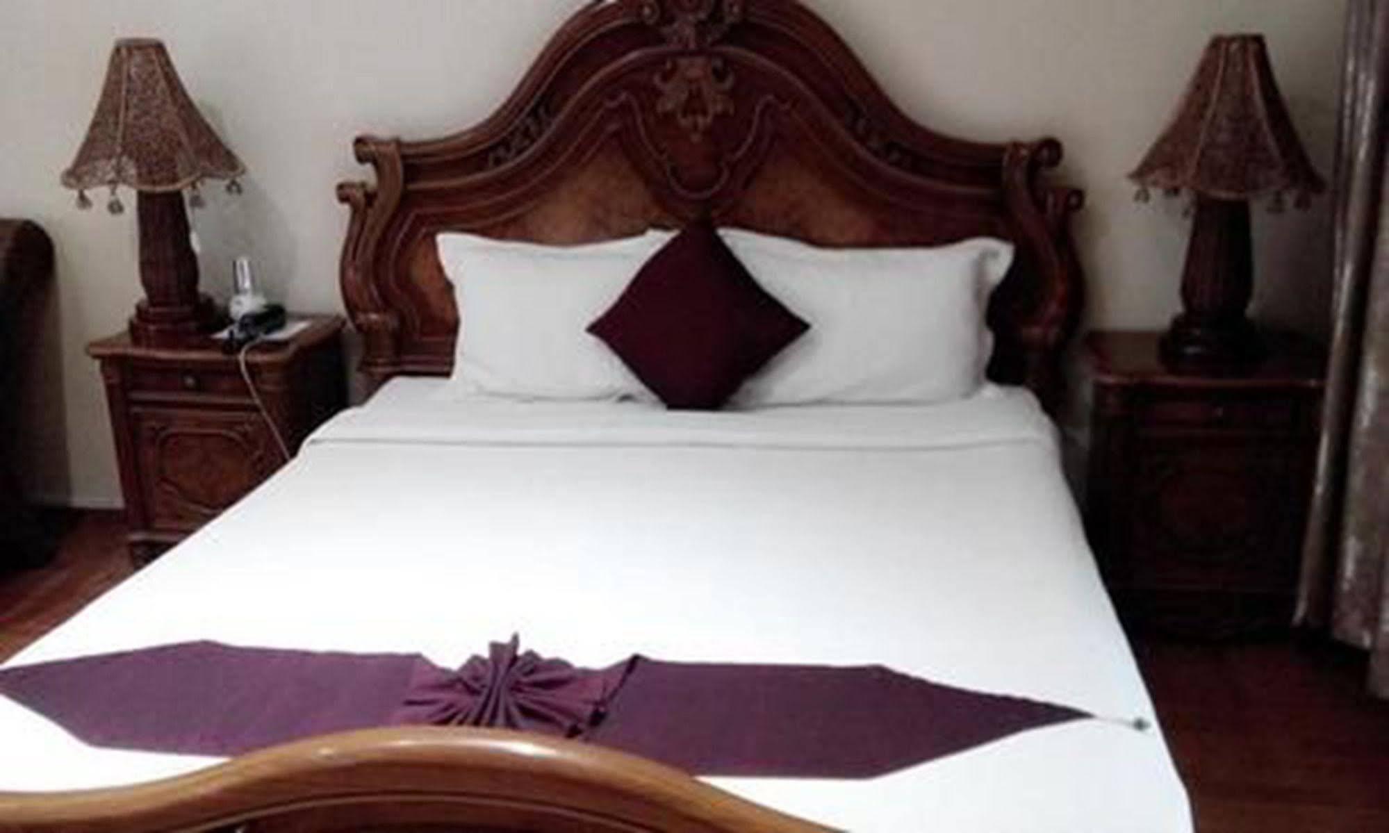 Tiger Hotel And Golden Lion Restaurant Pyin Oo Lwin Exterior photo