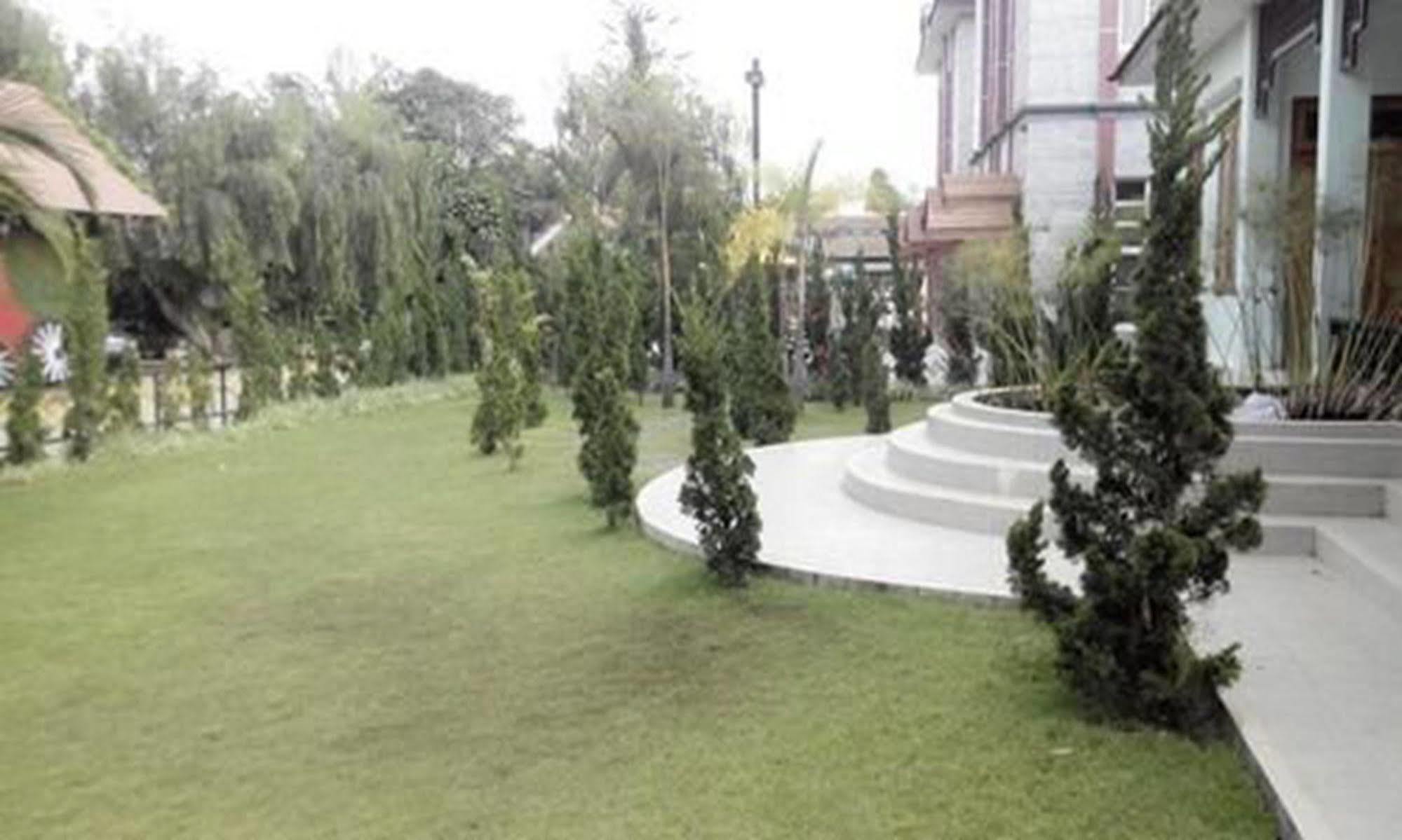 Tiger Hotel And Golden Lion Restaurant Pyin Oo Lwin Exterior photo